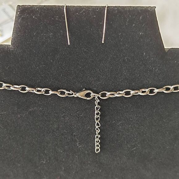 Fashion statement necklace and earring set Nwt - Picture 6 of 6